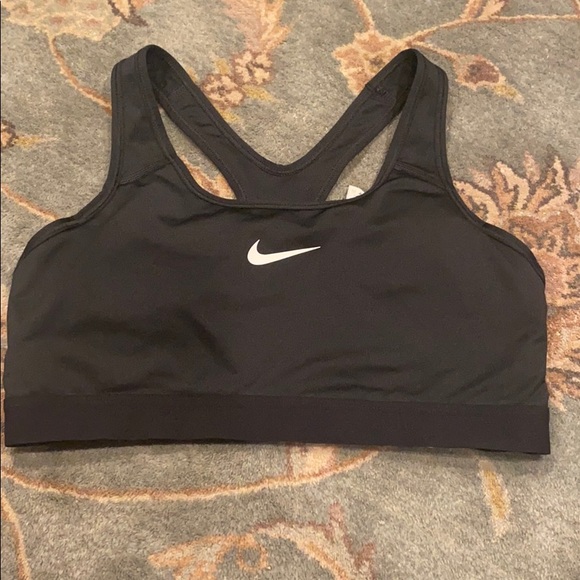 Nike sports bra in great condition - Picture 2 of 6